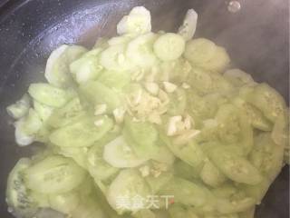 黄瓜的逆袭--【手撕鸭炒黄瓜片】的做法步骤：4