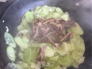 黄瓜的逆袭--【手撕鸭炒黄瓜片】的做法步骤：5