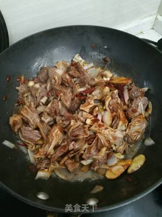 正宗红烧牛肉面的做法步骤：9
