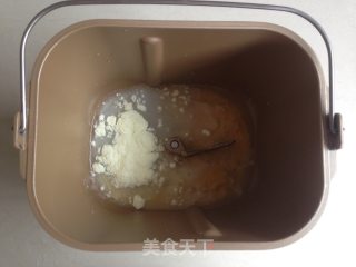 香葱培根沙拉面包的做法步骤：1