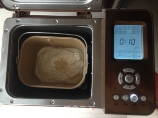 香葱培根沙拉面包的做法步骤：2