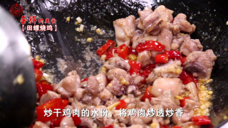 田螺烧鸡的做法步骤：6