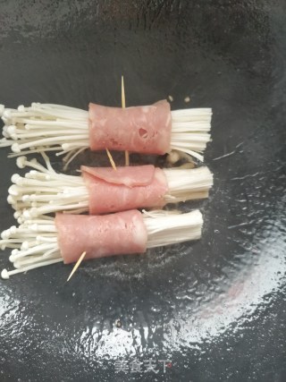 十分钟的快手菜 培根金针卷的做法步骤：7