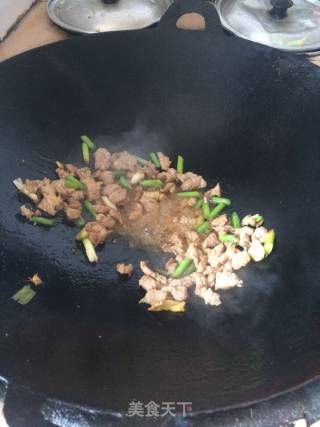 猪肉炒灯笼椒的做法步骤：4