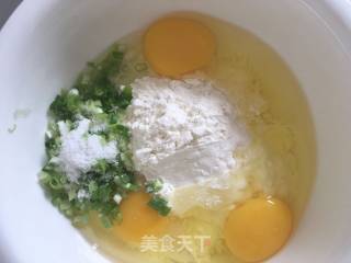 香煎鸡蛋饼的做法步骤：2