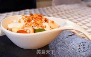 水果迈斯林配培根鸡蛋卷的做法步骤：1