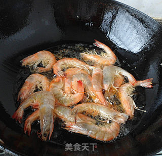 油爆虾的做法步骤：2