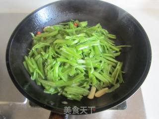 榨菜炒空心菜梗的做法步骤：4