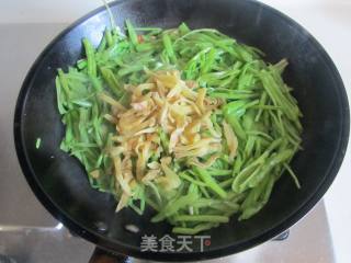 榨菜炒空心菜梗的做法步骤：5