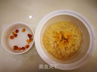 银耳桃胶的做法步骤：2