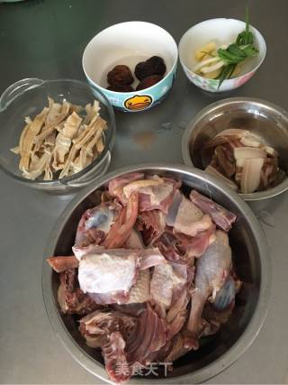 笋干老鸭煲的做法步骤：4