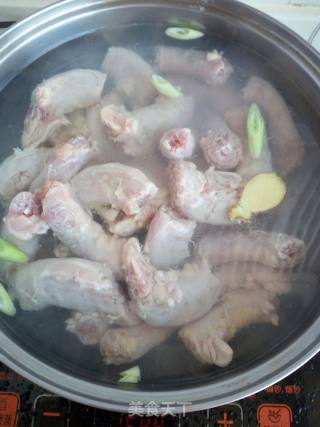 麻辣鸡脖的做法步骤：2