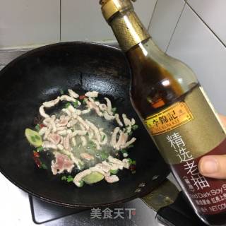 妈妈肉丝炒饼的做法步骤：4