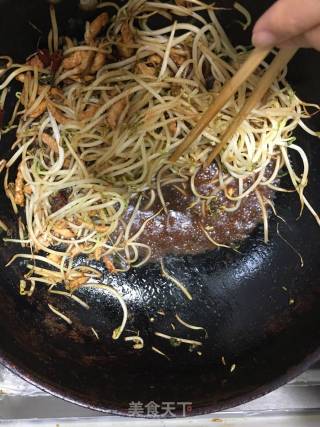 妈妈肉丝炒饼的做法步骤：7