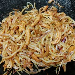 妈妈肉丝炒饼的做法步骤：9