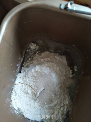 黑麦坚果欧包的做法步骤：1