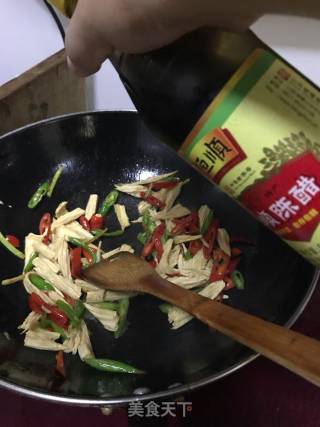 腐竹炒双椒的做法步骤：6