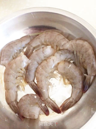 黄金炸虾的做法步骤：1