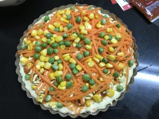 鲜虾田园披萨的做法步骤：9