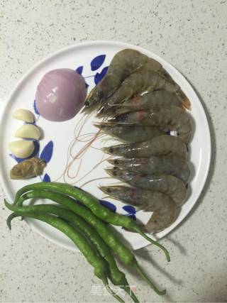 香辣虾的做法步骤：1