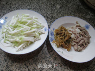 榨菜丝肉丝蒲瓜汤的做法步骤：1