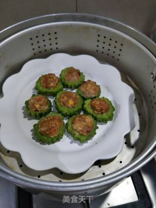 猪肉虾仁酿苦瓜的做法步骤：6