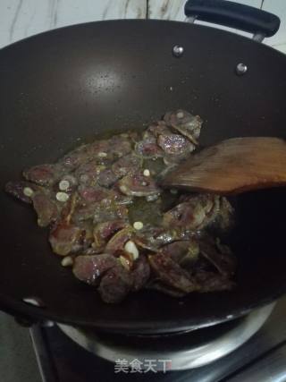 蒜香腊肠的做法步骤：3