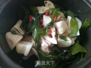 老火靓汤：莲藕海带大骨汤的做法步骤：6