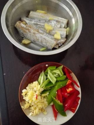 香辣带鱼的做法步骤：2