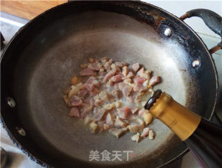 咸肉毛豆焖饭的做法步骤：3