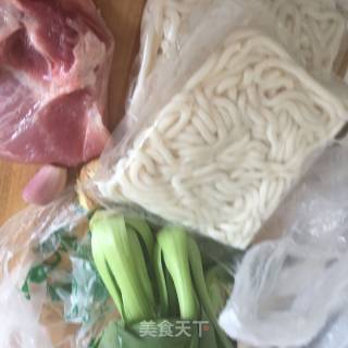 肉炒乌冬面的做法步骤：1