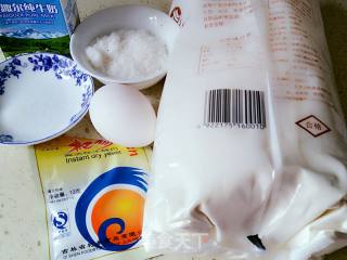 花样豆沙面包的做法步骤：1