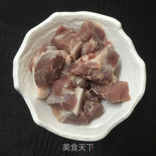 苦瓜黄豆排骨汤的做法步骤：1