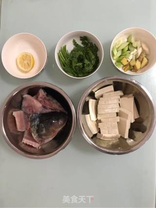 一鱼两吃之鱼头炖豆腐的做法步骤：1