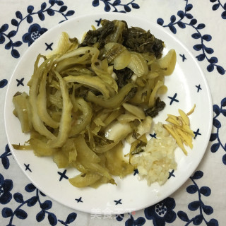 酸菜炒牛肉的做法步骤：1