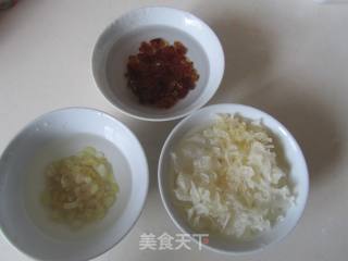 桃胶雪莲子银耳羹的做法步骤：2