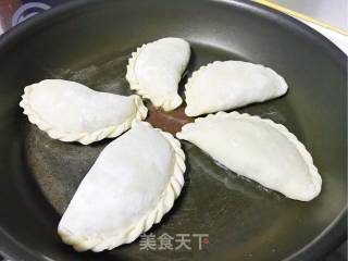 豆卜韭菜盒子的做法步骤：13
