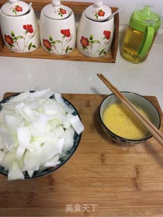 洋葱炒蛋的做法步骤：1
