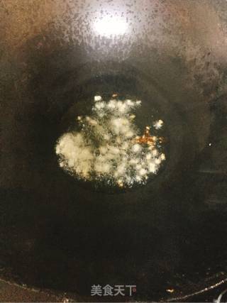 淡菜肉炒蘑菇的做法步骤：3