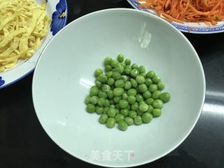 鸡蛋杂蔬拌面的做法步骤：3