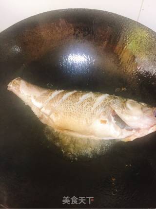 雪菜鲈鱼汤的做法步骤：2