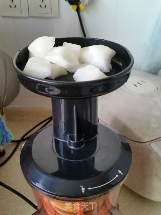 鲜梨汁的做法步骤：3