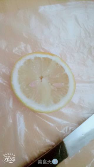 柠莓雪碧饮的做法步骤：2