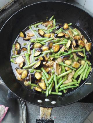 茄子豆角锅饼(纯正妈妈菜)的做法步骤：5