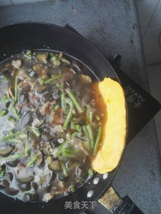 茄子豆角锅饼(纯正妈妈菜)的做法步骤：9