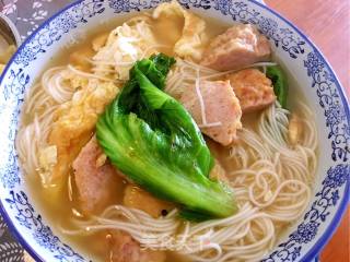 土豆家【绵的N种变形】之【肉丸摊蛋青菜面】的做法步骤：12
