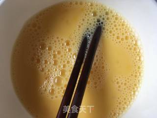 蛋炒饭的做法步骤：2