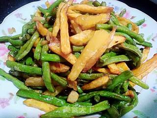 薯条炒豆角的做法步骤：8