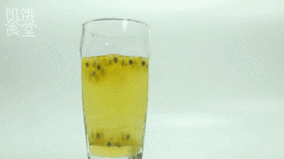 百香果柠檬饮的做法步骤：4