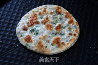 剩余饺子皮的妙用——香葱千层饼的做法步骤：6